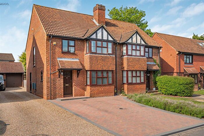 3 Bedroom Semi-Detached House For Sale In Heywood Avenue, Woodlands Park, Maidenhead, SL6