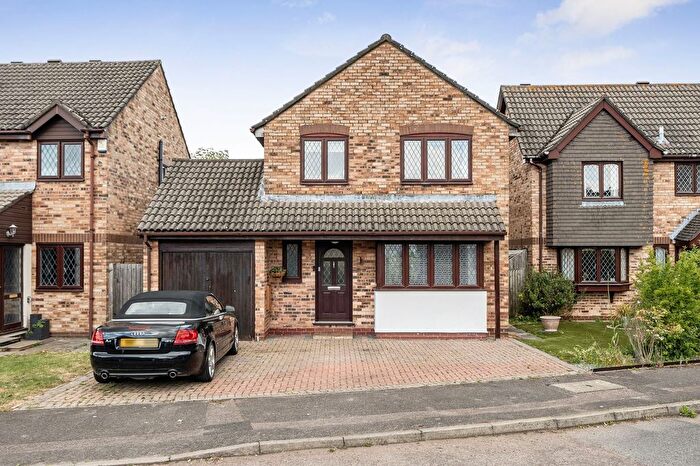 4 Bedroom Detached House For Sale In Thurnham Way, Tadworth, KT20