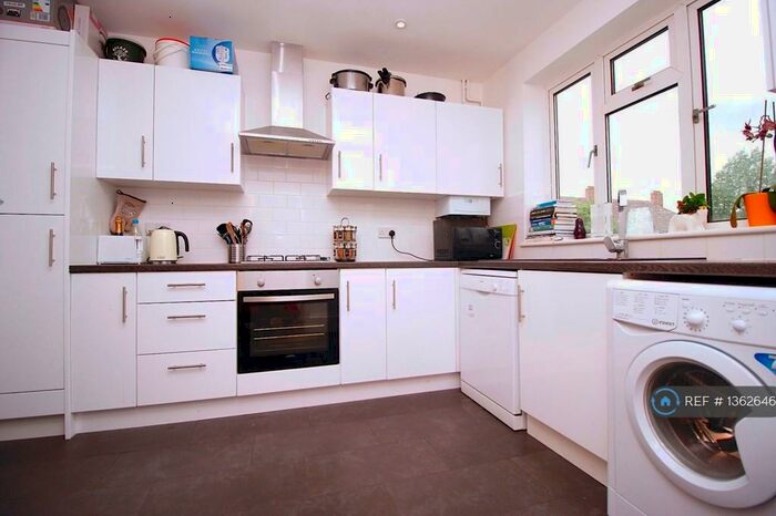 3 Bedroom Maisonette To Rent In Hillyfields, Loughton, IG10