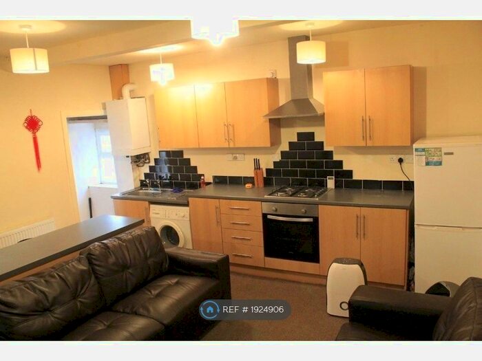 4 Bedroom Terraced House To Rent In Almondbury Bank, Huddersfield, HD5