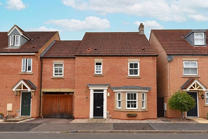 4 Bedroom Semi Detached House For Sale In Devon Drive, Biggleswade, SG18