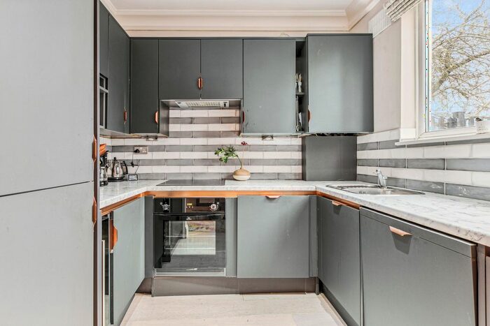 1 Bedroom Flat To Rent In Earlsfield Road, Wandsworth Common, SW18