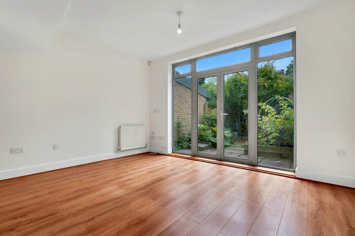 3 Bedroom Terraced House To Rent In Heaven Tree Close, London, N1