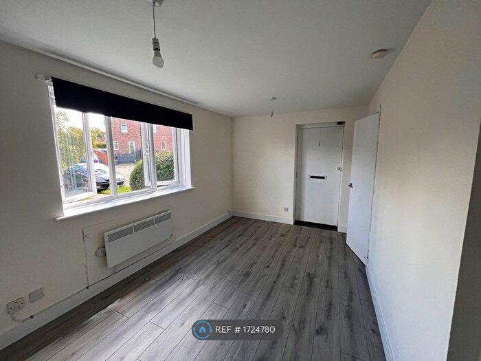 Studio To Rent In Salisbury Close, Alton, GU34