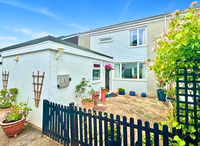 3 Bedroom Semi-Detached House For Sale In Wood Close, Windsor, Berkshire, SL4