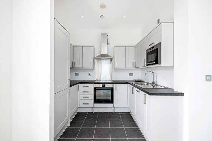 3 Bedroom Apartment To Rent In Indescon Square, London, E14