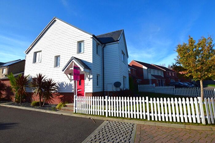 3 Bedroom Detached House For Sale In Primrose Field, BN24