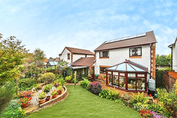 4 Bedroom Link Detached House For Sale In Churchfields Drive, Bovey Tracey, Newton Abbot, Devon, TQ13