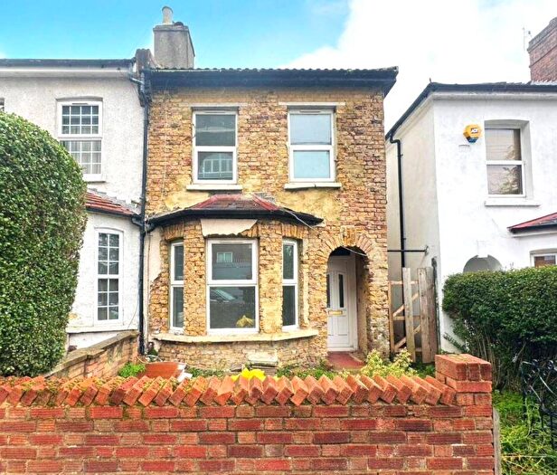 3 Bedroom End Of Terrace House For Sale In Holmesdale Road, South Norwood, SE25