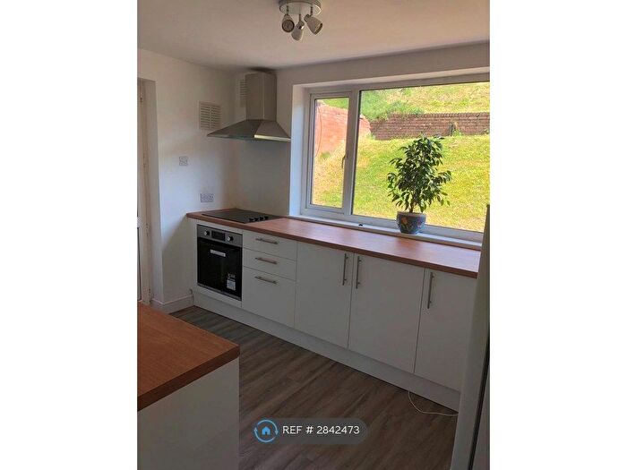 2 Bedroom Flat To Rent In Brendon Avenue, Luton, LU2