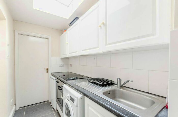 1 Bedroom Flat To Rent In Lordship Lane, East Dulwich, London, SE22