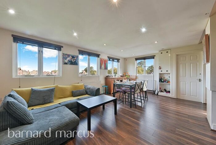 3 Bedroom Flat To Rent In St. Helen's Crescent, London, SW16