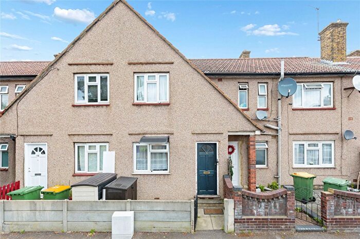 3 Bedroom Maisonette For Sale In Greatfield Avenue, London, E6