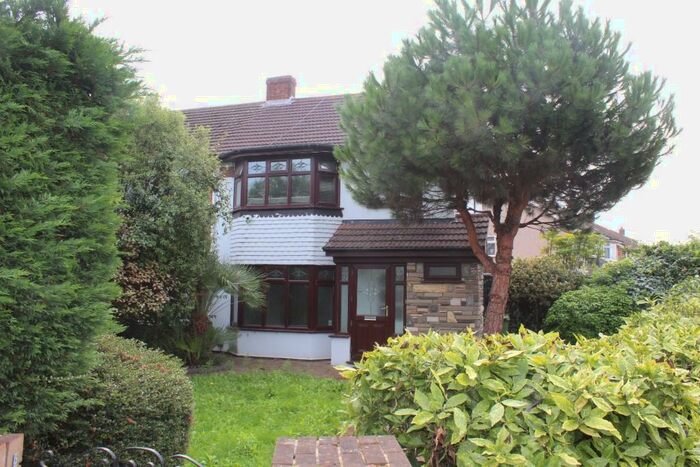 3 Bedroom Semi-Detached House To Rent In Wood Lane, Hornchurch, London, RM12