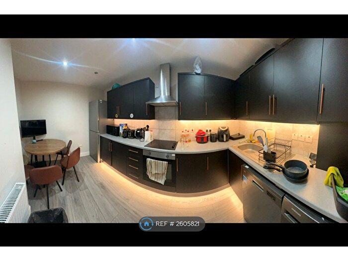 4 Bedroom Flat To Rent In Argyle Street, Glasgow, G3