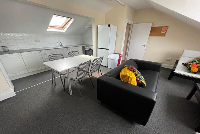 4 Bedroom Apartment To Rent In High Rd, Beeston, NG9