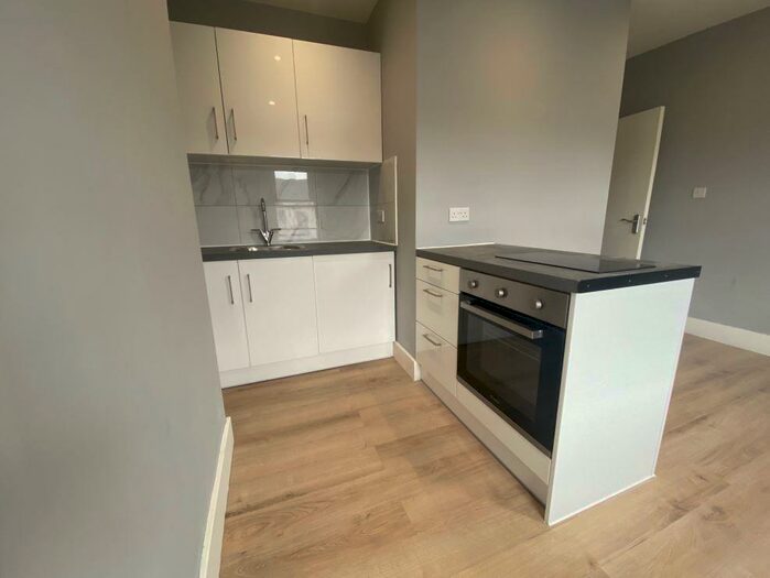2 Bedroom Apartment To Rent In West Reading, Berkshire, RG30