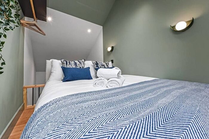 1 Bedroom Studio To Rent In A Goulton Rd, Lower Clapton, London, E5