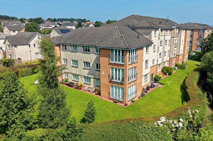 3 Bedroom Flat For Sale In / Loch Place, Bridge Of Weir, PA11