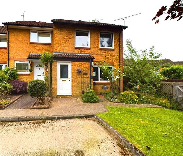 1 Bedroom Flat To Rent In Knole Close, Pound Hill, RH10