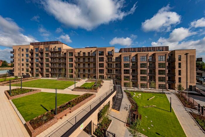 2 Bedroom Flat To Rent In St. Andrews Road, Uxbridge, UB10