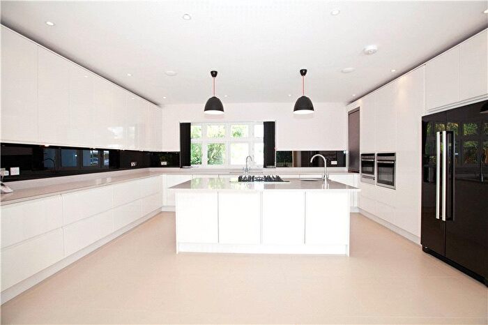 4 Bedroom Detached House To Rent In Lower Ham Road, Kingston Upon Thames, Surrey, KT2