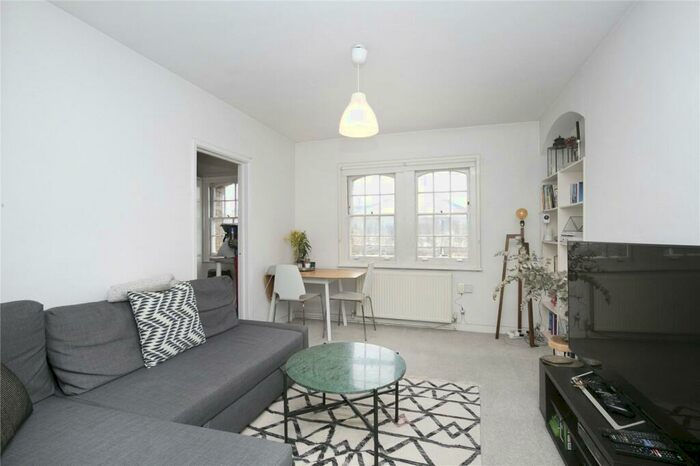 1 Bedroom Apartment To Rent In Rawstorne Street, Finsbury, London, EC1V