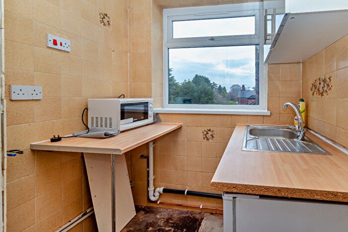 1 Bedroom Flat For Sale In Old Hall Road, Sale, Greater Manchester, M33
