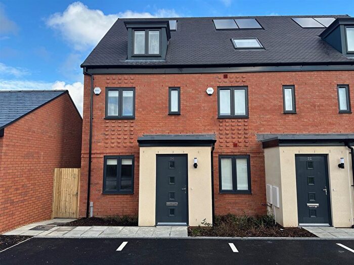 3 Bedroom End Of Terrace House To Rent In Lapwing Way, Whiteley, Fareham, PO15