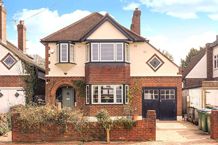 4 Bedroom Detached House For Sale In Greenwood Road, Thames Ditton, KT7