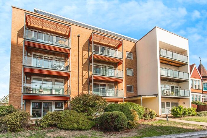 2 Bedroom Flat For Sale In Southchurch Road, Southend-on-Sea, Essex, SS1
