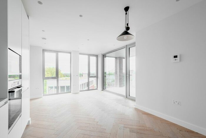 3 Bedroom Flat To Rent In Parkhaus, A Downs Road, Lower Clapton, E5