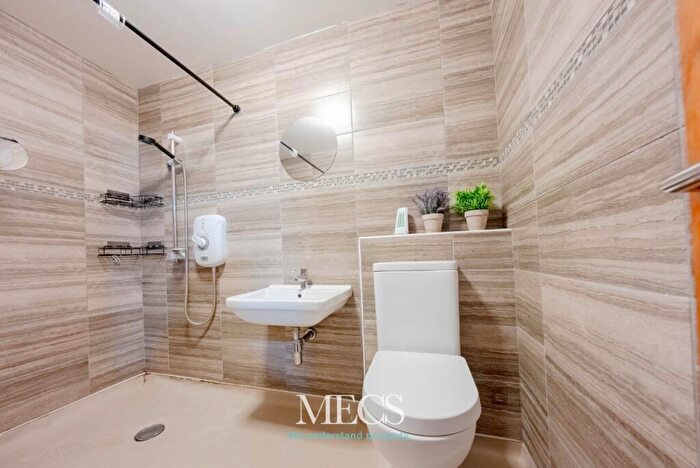 2 Bedroom Apartment To Rent In Regent Court, Binswood Road, Halesowen, West Midlands, B62