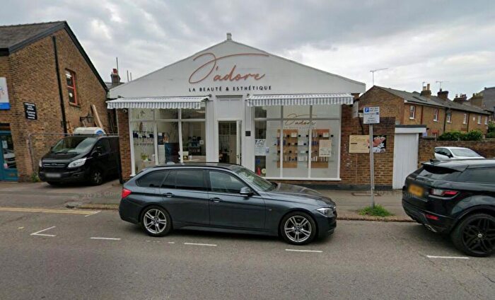 1 Bedroom Chalet For Sale In - Creek Road, East Molesey, Surrey, KT8