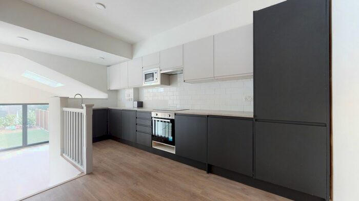 2 Bedroom Flat To Rent In Blenheim Park Road, South Croydon, Surrey, CR2