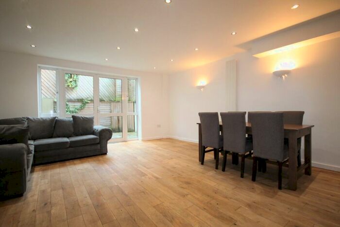 3 Bedroom Maisonette To Rent In Kamen Court, Royal College Street, Camden, NW1