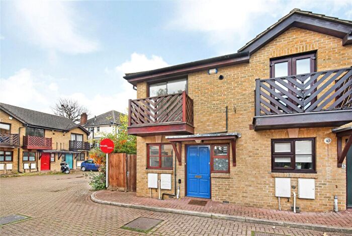 2 Bedroom End Of Terrace House For Sale In Alander Mews, Walthamstow, London, E17