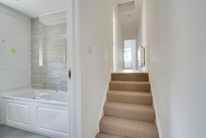 4 Bedroom Maisonette To Rent In Tudor Way, Southgate, N14