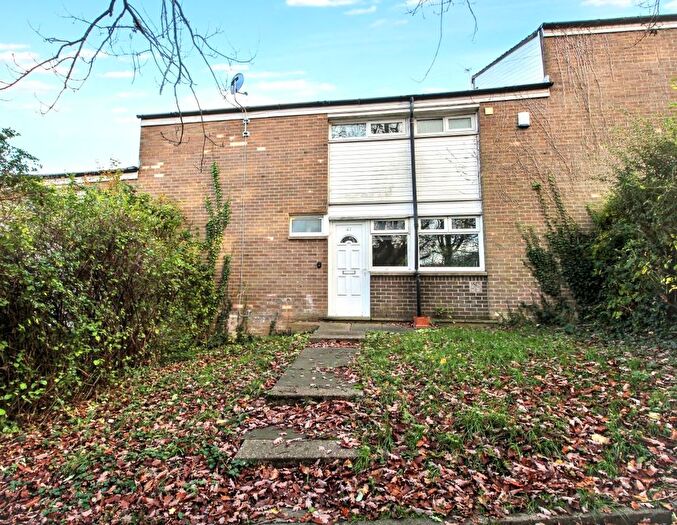 3 Bedroom Terraced House For Sale In Stonebridge Lane, Leeds, LS12