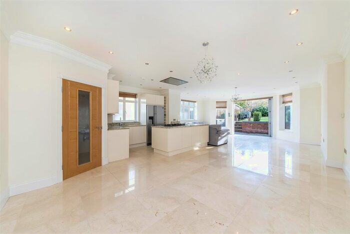 5 Bedroom Semi-Detached House To Rent In Ainsdale Road, Ealing, W5