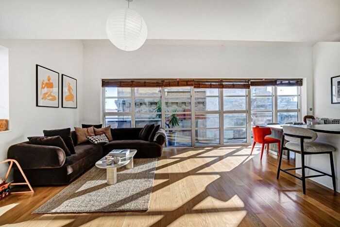 2 Bedroom Flat To Rent In Candlemakers Apartments, Battersea, London, SW11