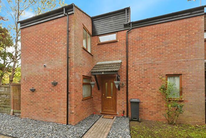 1 Bedroom End Of Terrace House For Sale In Burford Mews, Hoddesdon, EN11