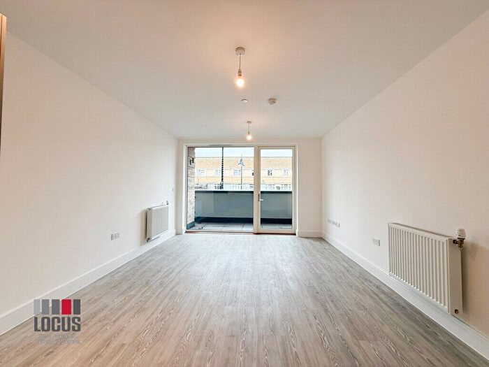 1 Bedroom Flat To Rent In Manford Way, Chigwell, IG7