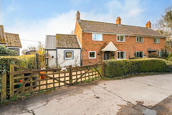 3 Bedroom Semi Detached House For Sale In The Green, Matlaske, NR11