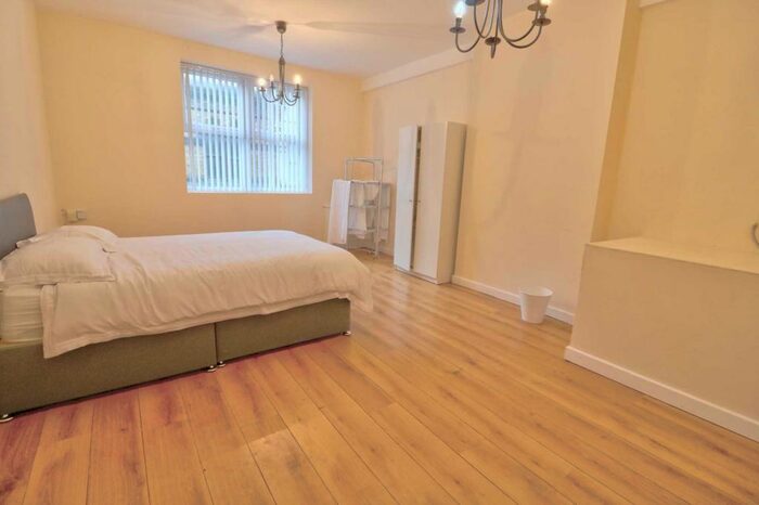 3 Bedroom Flat To Rent In St Marys Road, Garston, L19