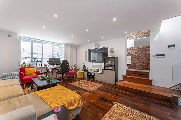 3 Bedroom Detached House For Sale In Augusta Walk, Ealing, W5