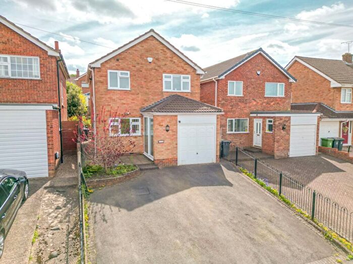 3 Bedroom Detached House For Sale In Quantock Drive, Nuneaton, CV10