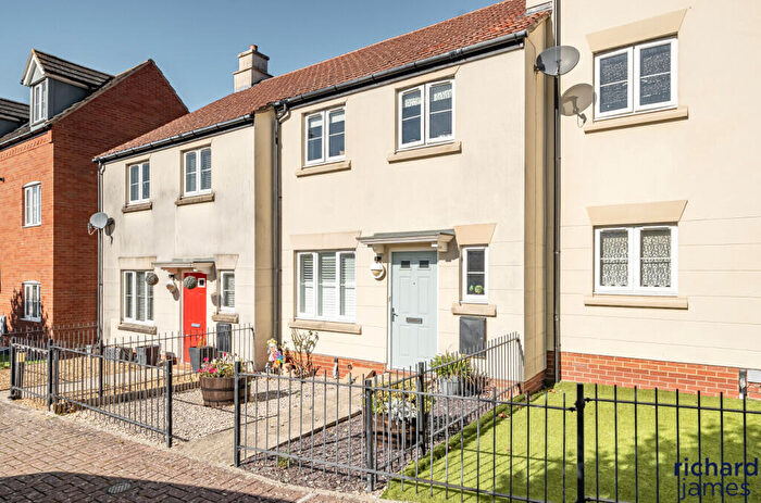 3 Bedroom Terraced House For Sale In Fenby Place, Redhouse, Swindon, SN25