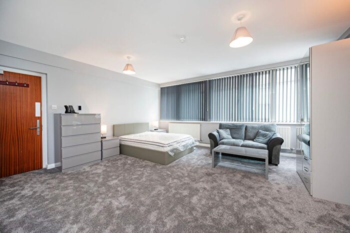 Studio To Rent In Whitechapel Road, Whitechapel, London, E1