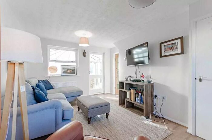 3 Bedroom End Of Terrace House To Rent In Green Pond Road, London, E17